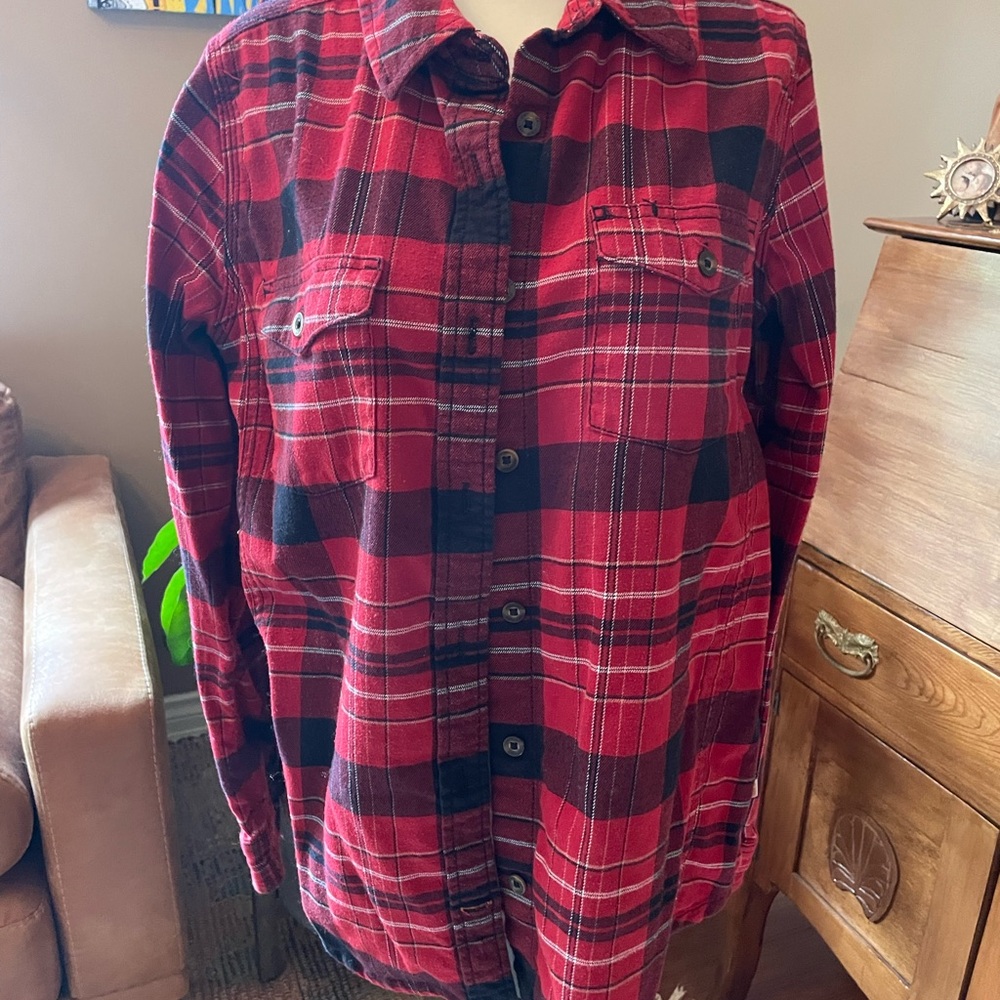 Carhartt Women’s Red and Black Plaid Shirt
